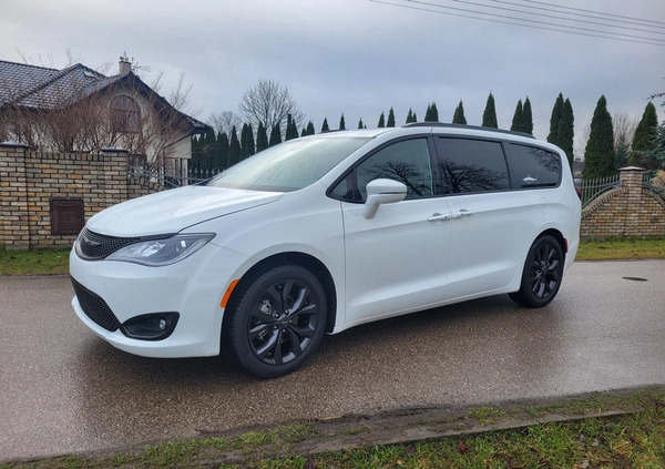 Chrysler Pacifica cena 121000 przebieg: 66450, rok produkcji 2019 z Stary Sącz małe 211